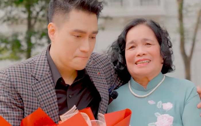 Việt Anh khóc nghẹn bên mẹ, áy náy chưa bao giờ làm điều này cho đấng sinh thành Ảnh 2