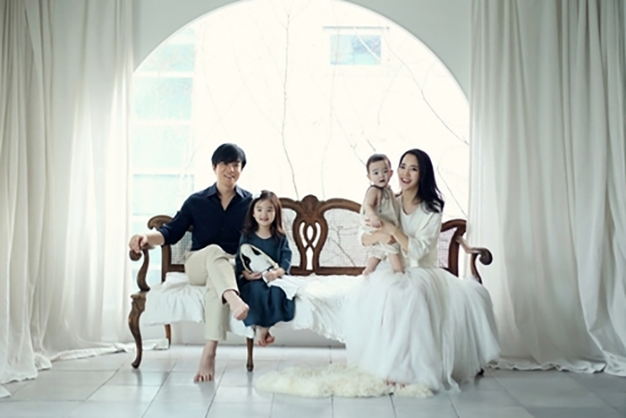 Cặp sao có hai con, một trai và một gái.