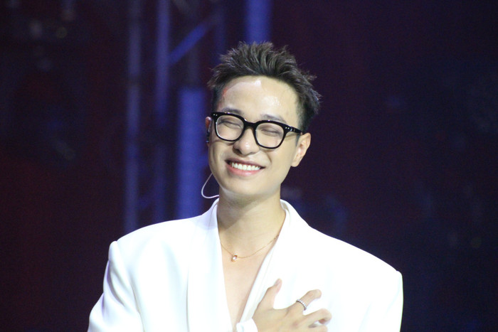 Hà An Huy với nụ cười toả nắng.