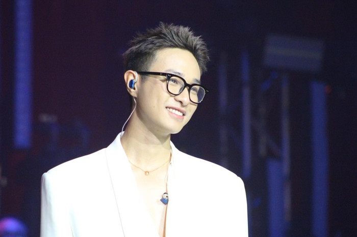  Với đôi mắt một mí, thần thái tự tin Hà An Huy đúng chuẩn thần tượng thế hệ mới. 