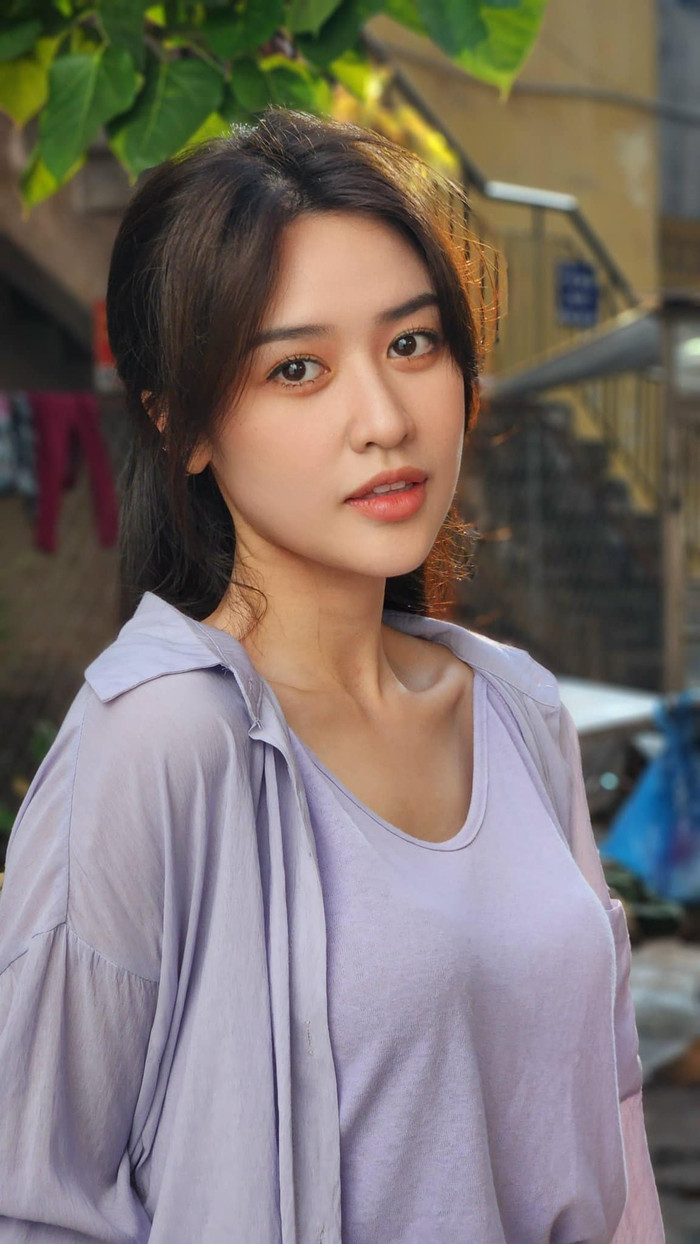 'Quyên nghĩ chọn cảnh nóng để nâng tầm tên tuổi thì nghe nó không hợp lý lắm'. Nữ diễn viên sinh năm 1998 chia sẻ. 