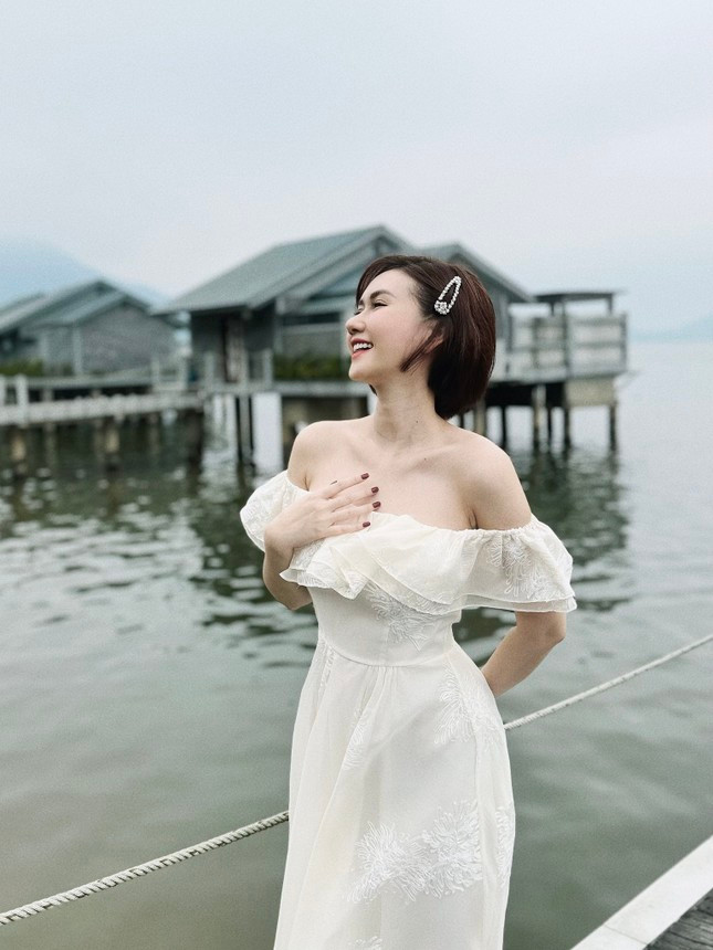 Diễn viên Hương Giang vướng tin đồn chuẩn bị lên xe hoa.