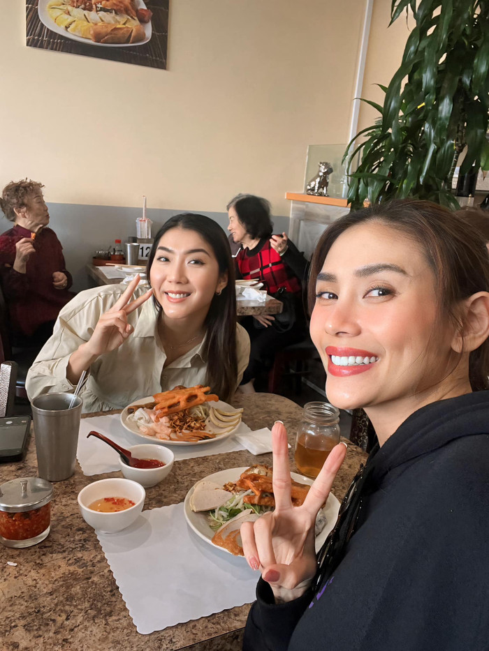 Ngọc Quyên hiện tại đang tận hưởng cuộc sống bình yên, êm ấm ở nước Mỹ. Cô vẫn duy trì mối quan hệ tốt đẹp với dàn đồng nghiệp từng cùng nhau hoạt động trong giới showbiz Việt. Ảnh: FBNV