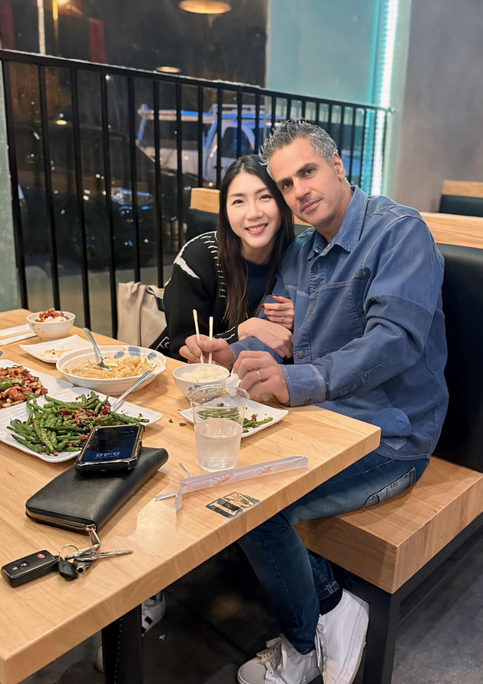 Ngọc Quyên công khai hẹn hò với Elias Radd từ năm 2019. Cả hai hiện tại vẫn ngọt ngào, đong đầy tình cảm như thuở ban đầu. Ảnh: FBNV