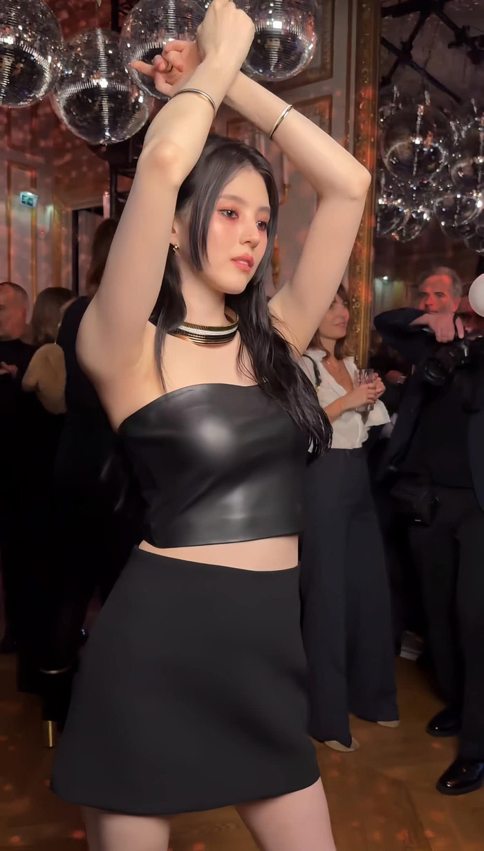 Han So Hee cực slay trong buổi tiệc của nhãn hàng tại Pháp.