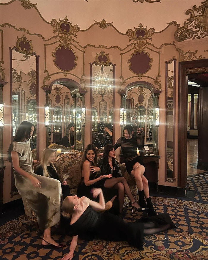 Jennie còn có mối quan hệ tốt đẹp với nhiều nghệ sĩ quốc tế. Ảnh: Instagram jennierubyjane