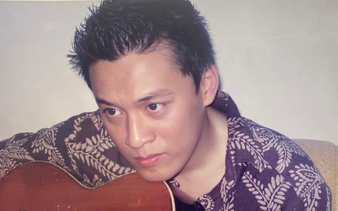 Lam Trường nhiều lần bị bảo vệ chặn lại, đòi kiểm tra giấy tờ mới cho vào casino biểu diễn.