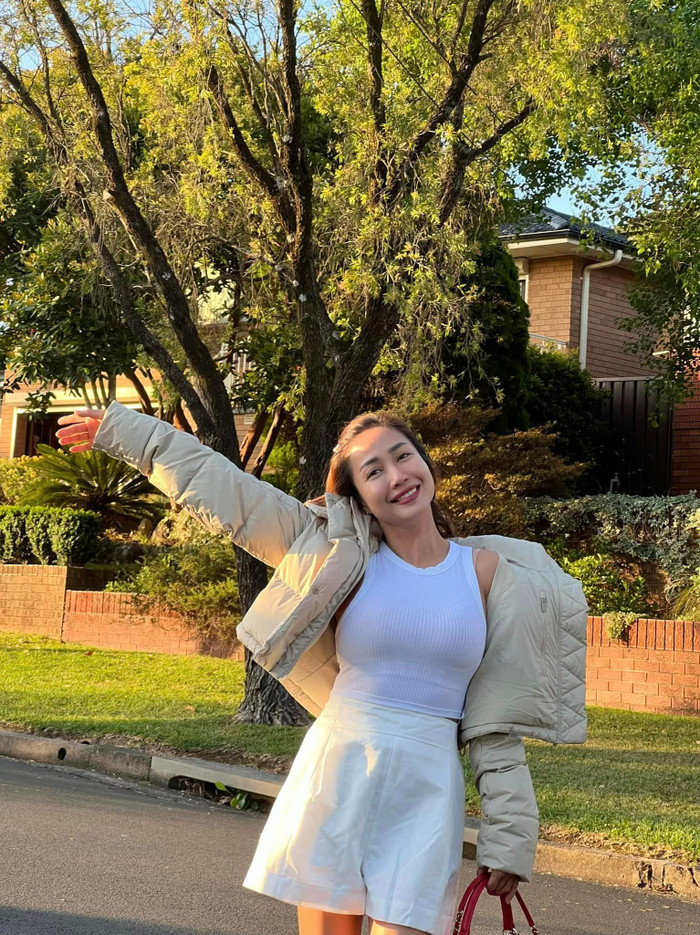 Nữ diễn viên muốn dành nhiều thời gian cho các con cũng như thử sức ở hướng đi mới sau 20 năm hoạt động nghệ thuật. 