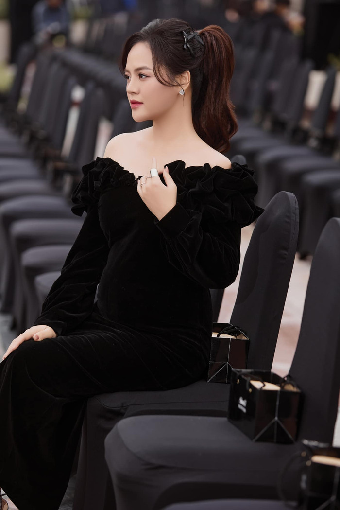 Thu Quỳnh quyết định giữ kín danh tính, hình ảnh của bạn trai. Ảnh: FBNV