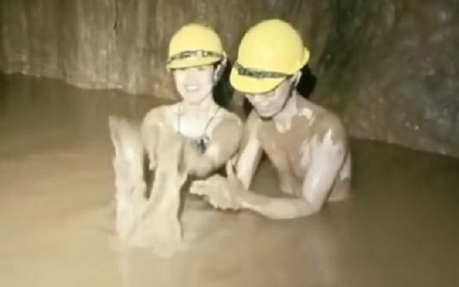 Tiết kiệm cả năm để đi hang Tối - Quảng Bình, đôi bạn trẻ xem ảnh mà dở khóc dở cười Ảnh 2