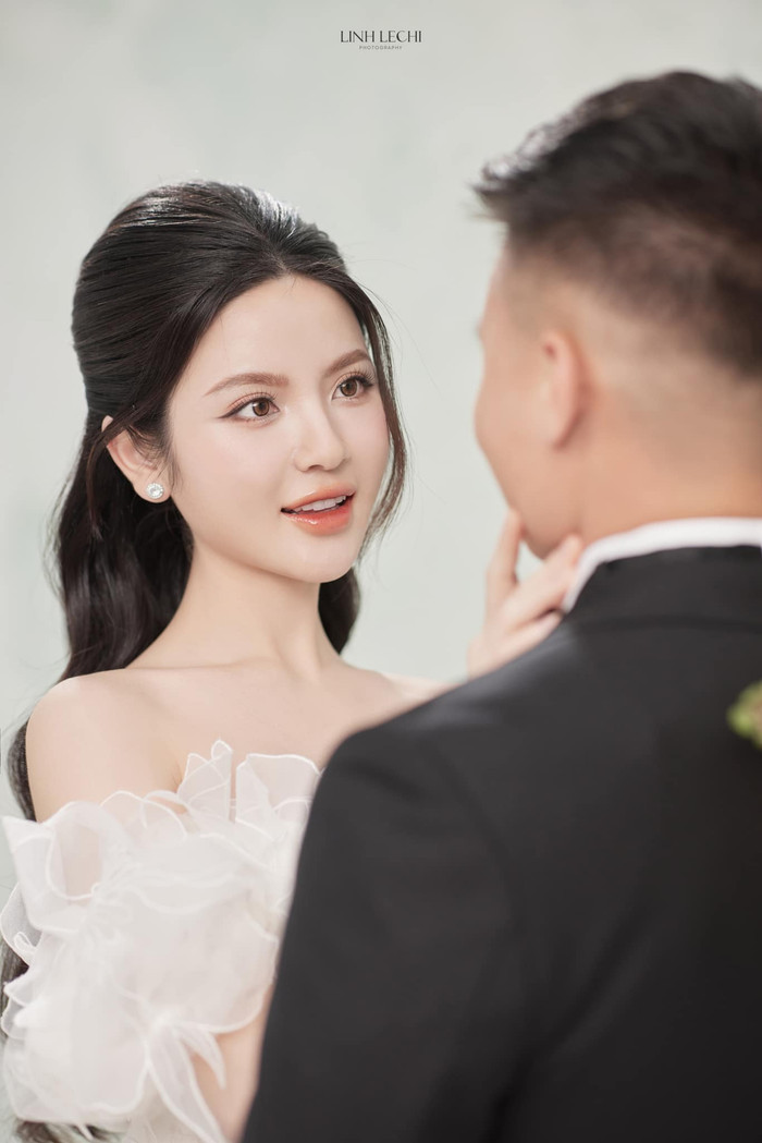 Đầu tháng 1 năm nay, Quang Hải và Chu Thanh Huyền đã tổ chức lễ ăn hỏi tại tư gia nhà gái. Ảnh: Linh Lê Chí