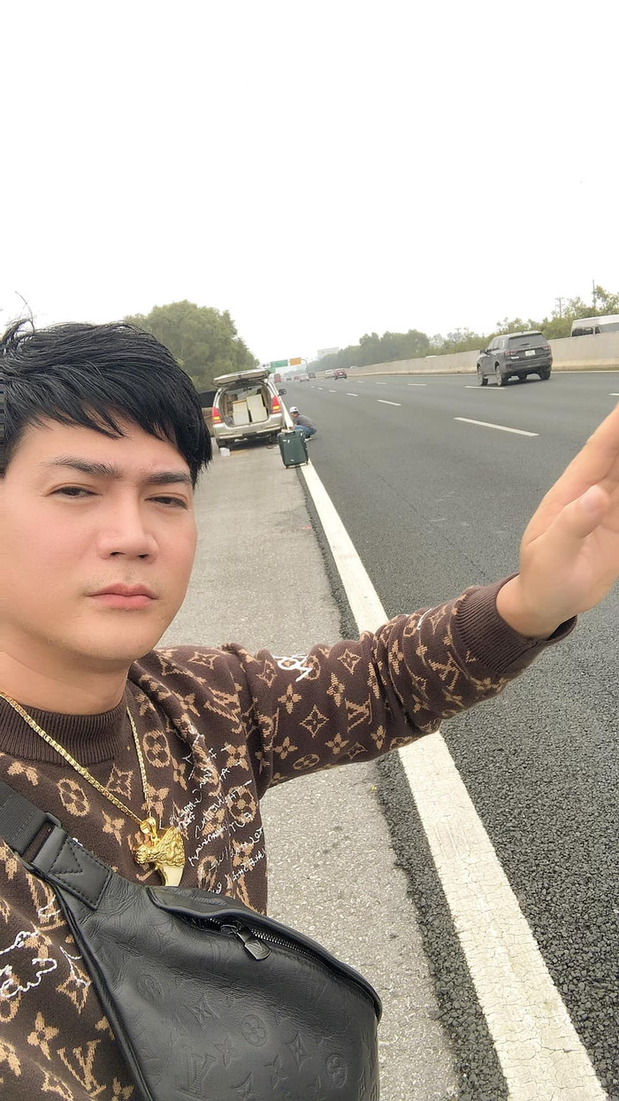 Ca sĩ Quách Thành Danh 'thót tim' khi gặp sự cố trên cao tốc.