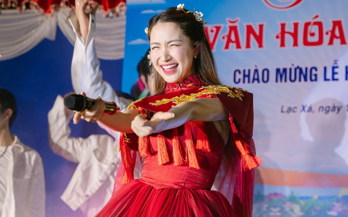 Về quê nhà biểu diễn, cát-xê của Hòa Minzy ra sao? Ảnh 2