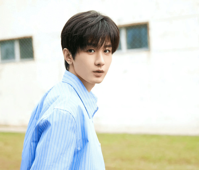 Thành Nghị thời gian này đang nhận được tình cảm lớn lao của khán giả kể từ sau siêu phẩm cổ trang Liên Hoa Lâu, dù vậy, việc anh lọt vào tới top 2 BXH lần nay vẫn gây ra không ít tranh cãi. 