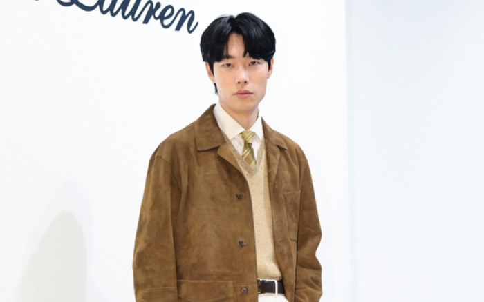 Ryu Jun Yeol mắt đỏ hoe, làm một việc giống hệt Song Joong Ki sau ồn ào tình ái Ảnh 2