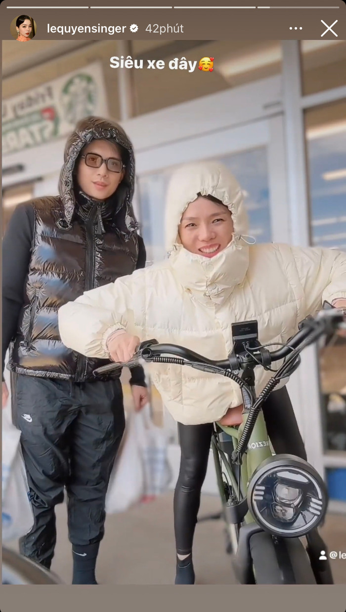 Lệ Quyên lộ rõ biểu cảm vui vẻ, tràn ngập hạnh phúc khi mua 'siêu xe' mới cùng Lâm Bảo Châu tại nước Mỹ. Ảnh: Instagram lequyensinger