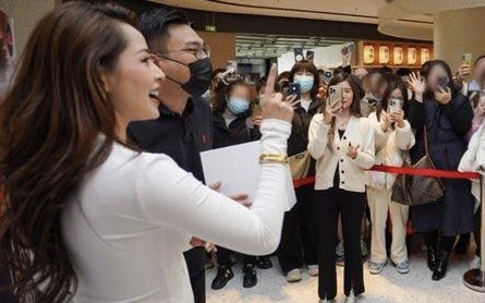 Chi Pu dư sức khiến fan Trung xếp hàng dài, vây kín dù không đi hát Ảnh 2