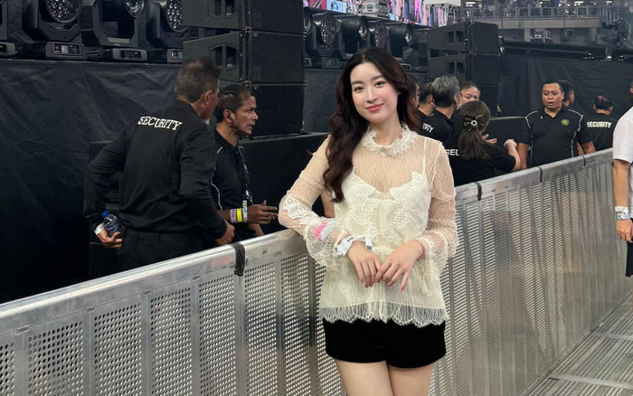 Đỗ Mỹ Linh diện đồ gợi cảm đi xem concert của Taylor Swift Ảnh 2