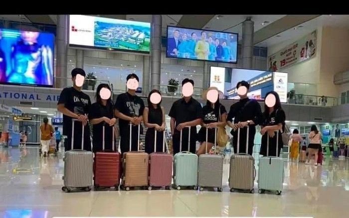 Chiếc trend vô tri nhất lúc này 'quay lại thước phim quý giá nhất cuộc đời mình' mà kết quả nó lạ lắm. Ảnh 2