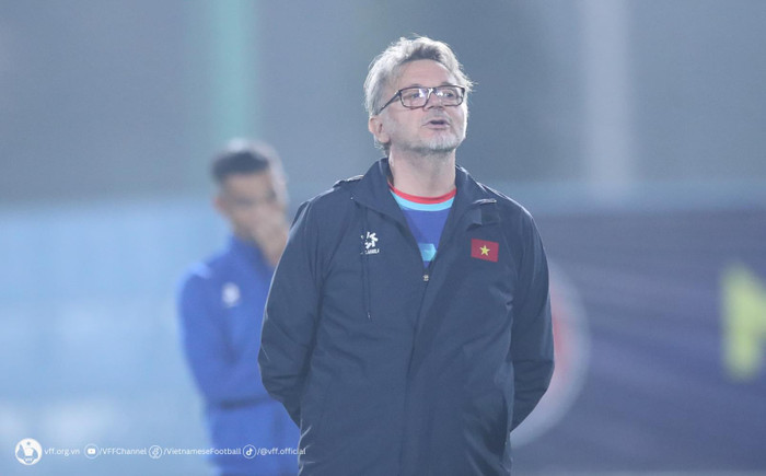 Trong cuộc họp báo trước trận Indonesia và tuyển Việt Nam, HLV Troussier nói màn so tài này là thách thức lớn. Ảnh: VFF