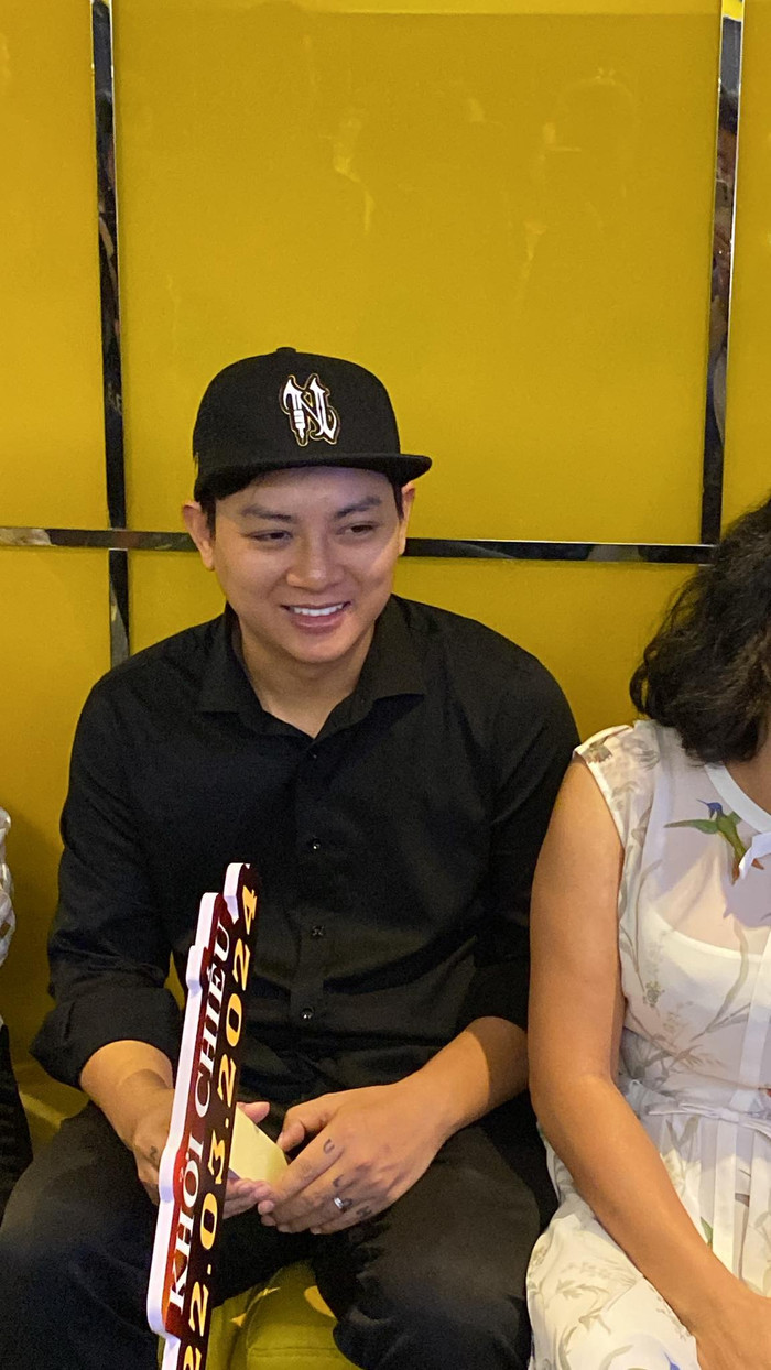 Hoài Lâm xuất hiện tại buổi công chiếu Sáng Đèn