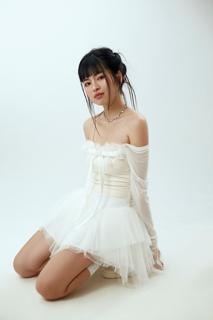 Khánh Vân khoe nhan sắc trong trẻo ở bộ ảnh mới.