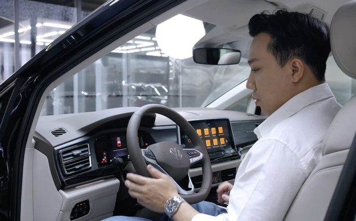 Sau thành công của 'Mai', Trấn Thành tậu xe mới Ảnh 2
