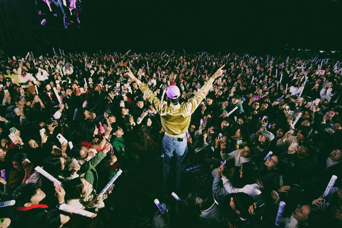 Những sự kiện, đêm nhạc có sự xuất hiện của Đen Vâu đều nhanh chóng rơi vào tình trạng 'cháy vé'. Nam rapper luôn được khán giả săn đón vô cùng nồng nhiệt. Ảnh: FBNV