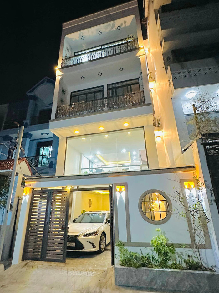Biệt thự giá hơn 100 cây vàng của Ngọc Trinh được bạn trai hỗ trợ 'rao' bán. Ảnh: FBNV