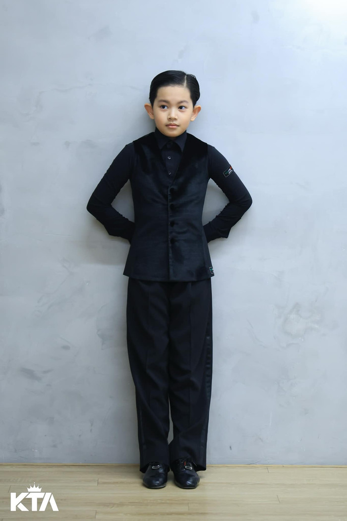 Con trai Phan Hiển ngày càng lộ rõ nhiều nét đẹp được hưởng từ bố và mẹ. Ảnh: KTA