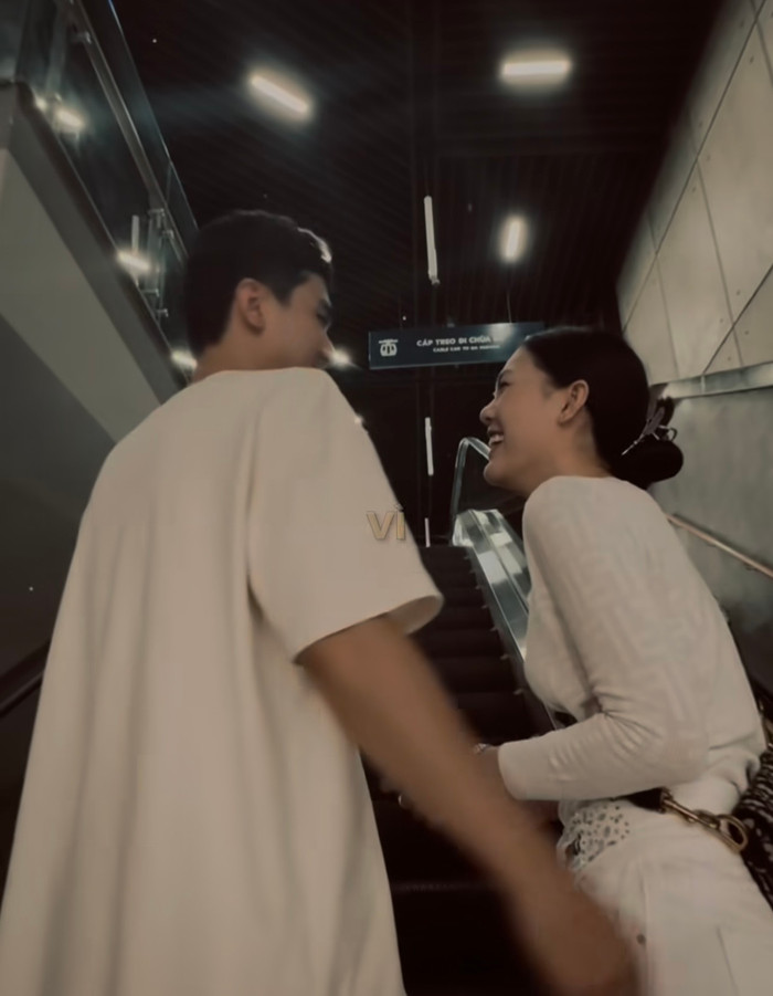 Không khó để thấy Ngọc Trinh và bạn trai đang rất hạnh phúc. Ảnh: FBNV