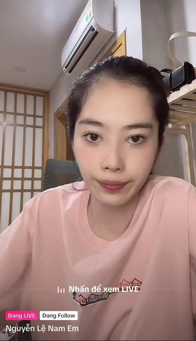 Hoa khôi Nguyễn Thị Lệ Nam Em bị Sở Thông tin và Truyền thông TP HCM phạt 37,5 triệu đồng vì ồn ào livestream.