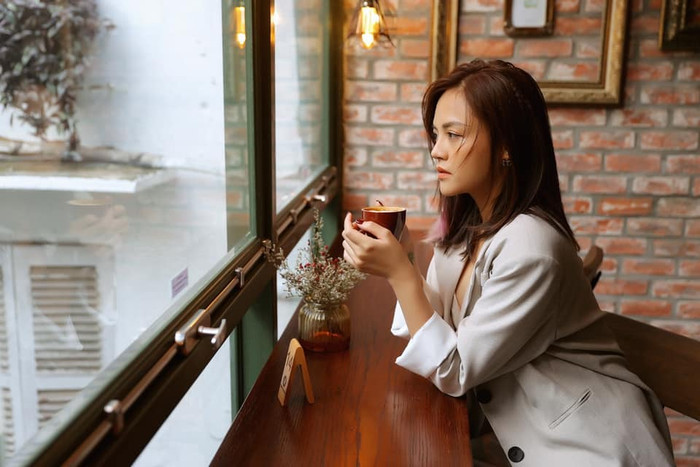 Thu Quỳnh từng ấm ức chia sẻ có một số người thiếu tôn trọng, khiến cô gặp nhiều tổn thương. Ảnh: FBNV