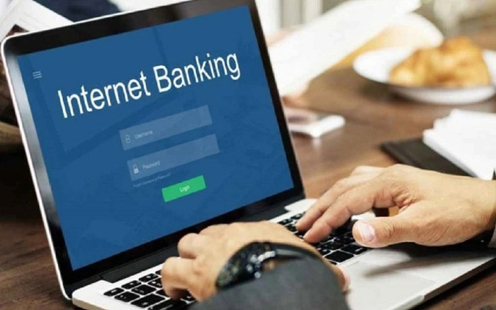 Nhờ chuyển khoản 290 triệu đồng, cô gái sau đó trèo mái nhà bỏ trốn Ảnh 2