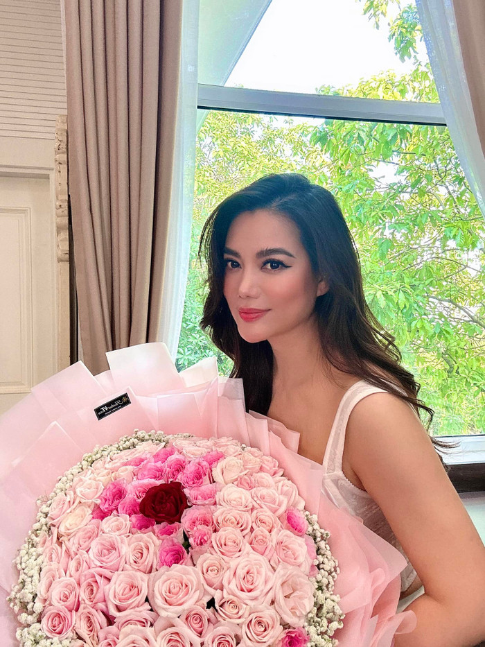 Trương Ngọc Ánh dạo gần đây đăng tải những hình ảnh một mình, làm dậy lên nghi vấn trục trặc tình cảm với tình trẻ.