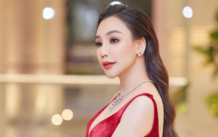 Nhóm nhạc Hàn Quốc Davichi 'xuất hiện' tại họp báo tiền tỷ của Hồ Quỳnh Hương Ảnh 2