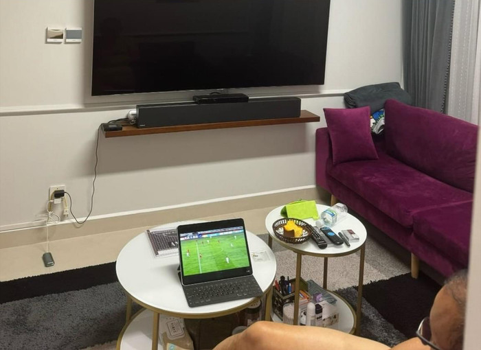 HLV Park Hang Seo trầm tư khi xem Việt Nam thua Indonesia. Ảnh: Park Chan Sung