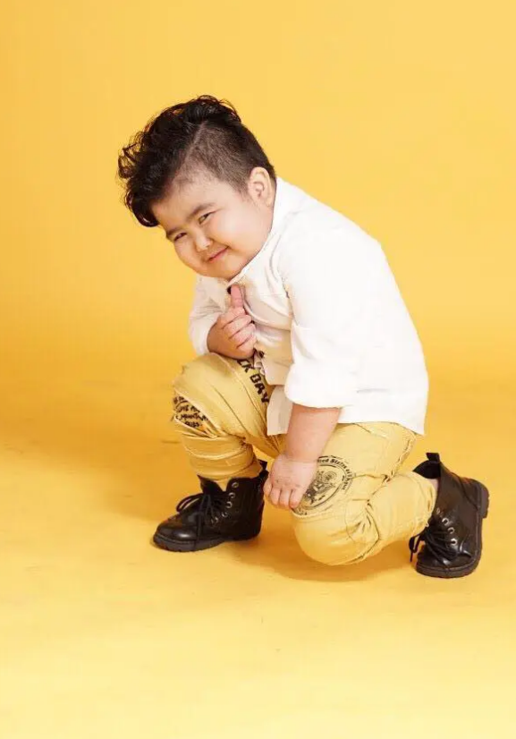 Nam ca sĩ từng nhận cát-xê vài trăm triệu nay diễn hội chợ vài người xem Ảnh 1