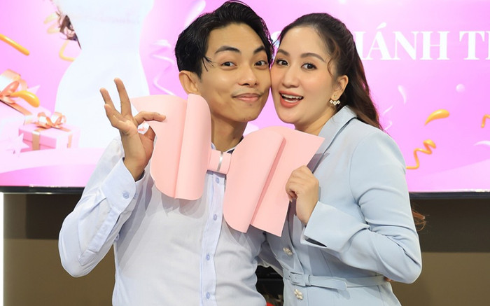 Chúc mừng sinh nhật vợ kiểu 'độc lạ', Phan Hiển khiến Khánh Thi phải 'choáng' Ảnh 2