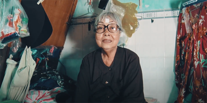 Hàng chục năm qua, nghệ sĩ Trang Thanh Xuân bán vé số mưu sinh qua ngày.