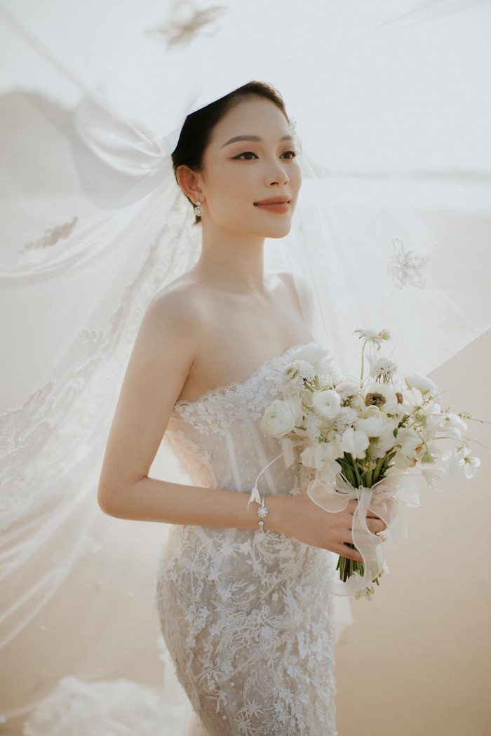 Sau hơn 4 năm yêu nhau, Phillip Nguyễn và Linh Rin đã tổ chức hôn lễ tại thánh đường ở Manila, Philippines vào tháng 3/2023.