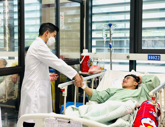 Đám cưới đặc biệt trên giường bệnh ở Lạng Sơn: Chú rể mắc bệnh nặng vẫn không từ bỏ hy vọng sống Ảnh 5