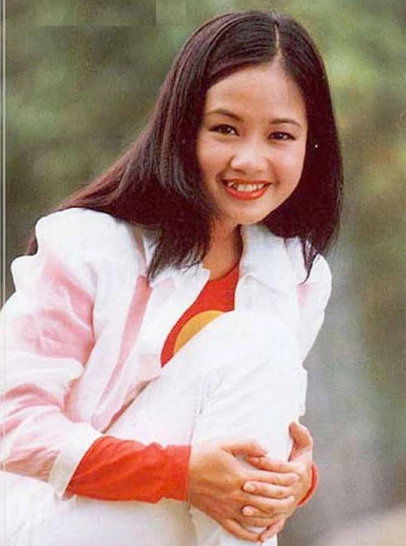 Diva Hồng Nhung với hai chiếc răng khểnh 'thương hiệu'.