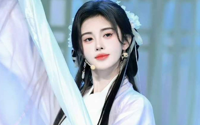 Nữ phụ mua hotsearch để giành spotlight của Cúc Tịnh Y trong phim mới Ảnh 2