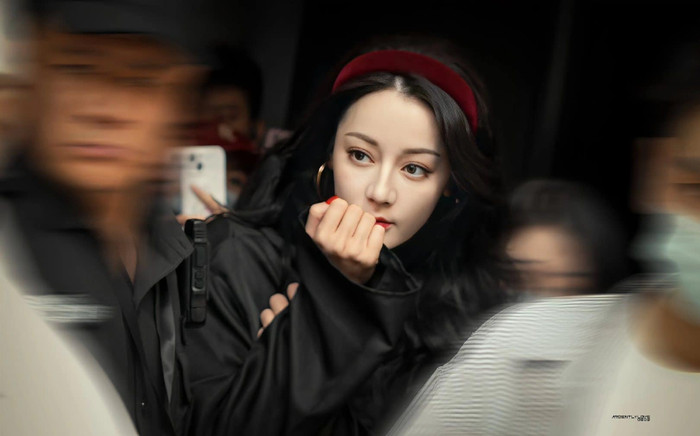 Fan Địch Lệ Nhiệt Ba bức xúc với đoàn phim vì trang phục của thần tượng quá xấu Ảnh 2