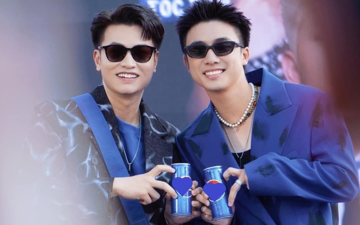 Ninh Anh Bùi và 'Âm Yêu Ơi' gây náo loạn phố đi bộ, chiều fan không kém idol-Kpop Ảnh 2