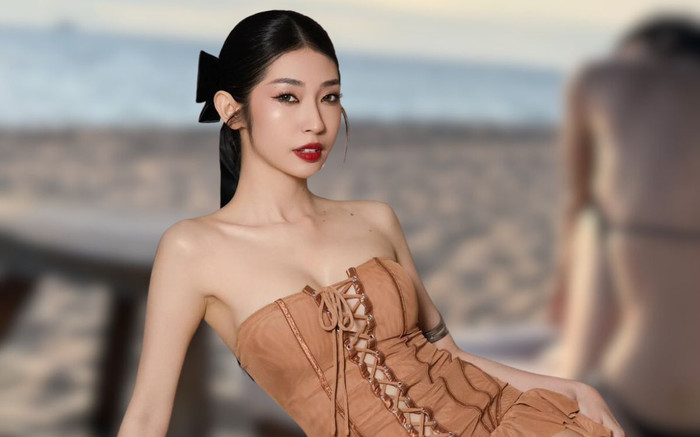 Khổng Tú Quỳnh lão hóa ngược, ngày càng 'chăm' hở bạo Ảnh 2