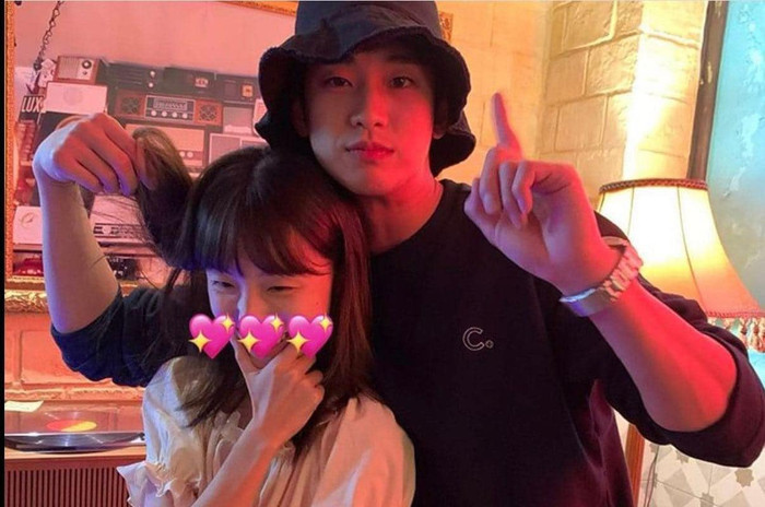 Một số hình ảnh thân thiết của Kim Soo Hyun và người quen.