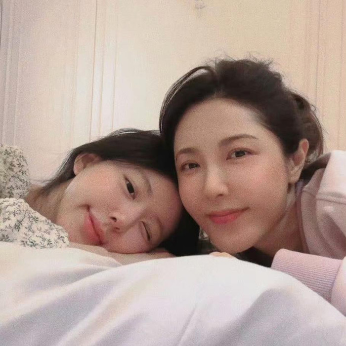 Ảnh mặt mộc của Triệu Lộ Tư và Tăng Lê