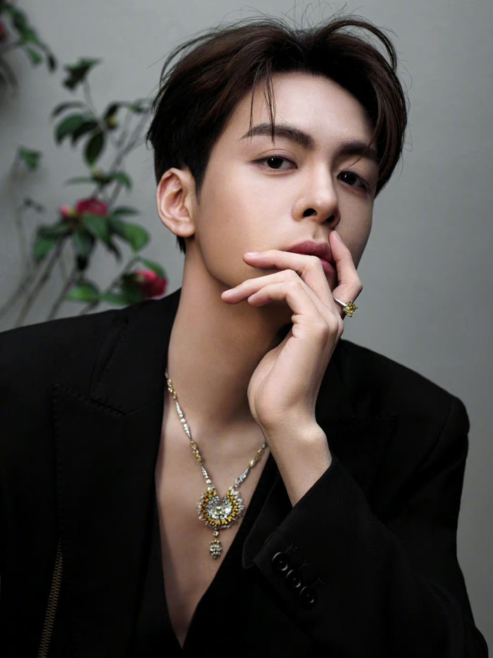 Tăng Thuấn Hy là 'cậu ấm' thứ thiệt trong một gia đình giàu có tại Thâm Quyến. 